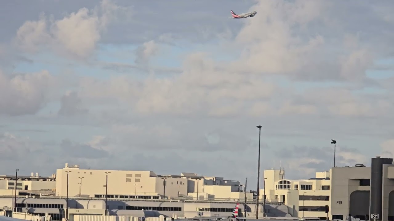 Windy Air France 777-300er landing at Miami International | Approach + landing