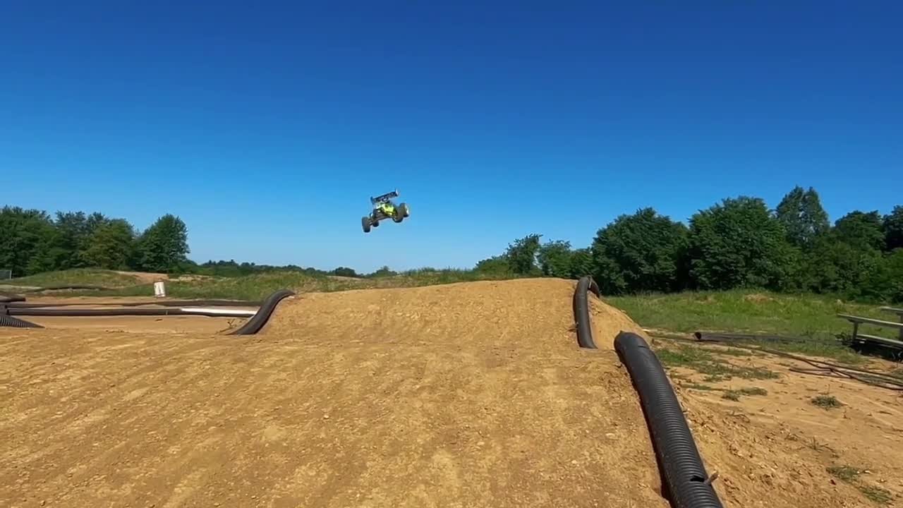 Labor of love: Kentucky man, volunteers build new, free RC car track
