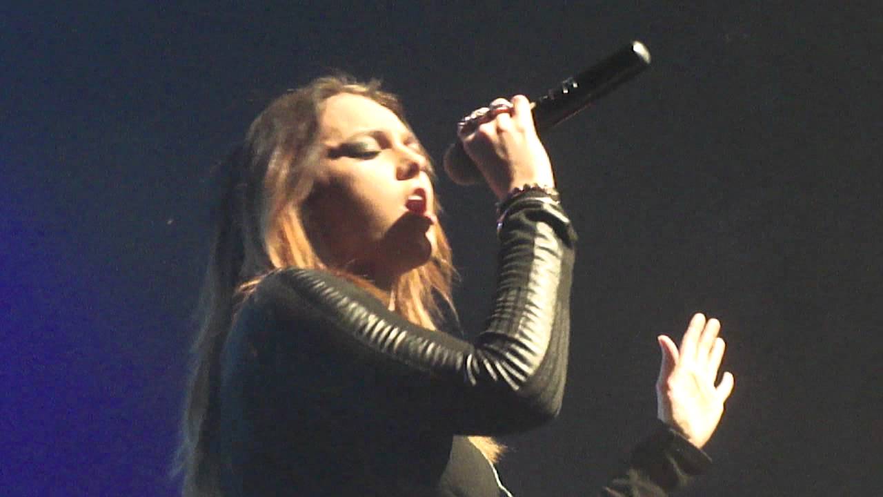 Ewa Farna - I Will Always Love You + Raise Your Glass 11.02.2012 Głogów Whitney Houston