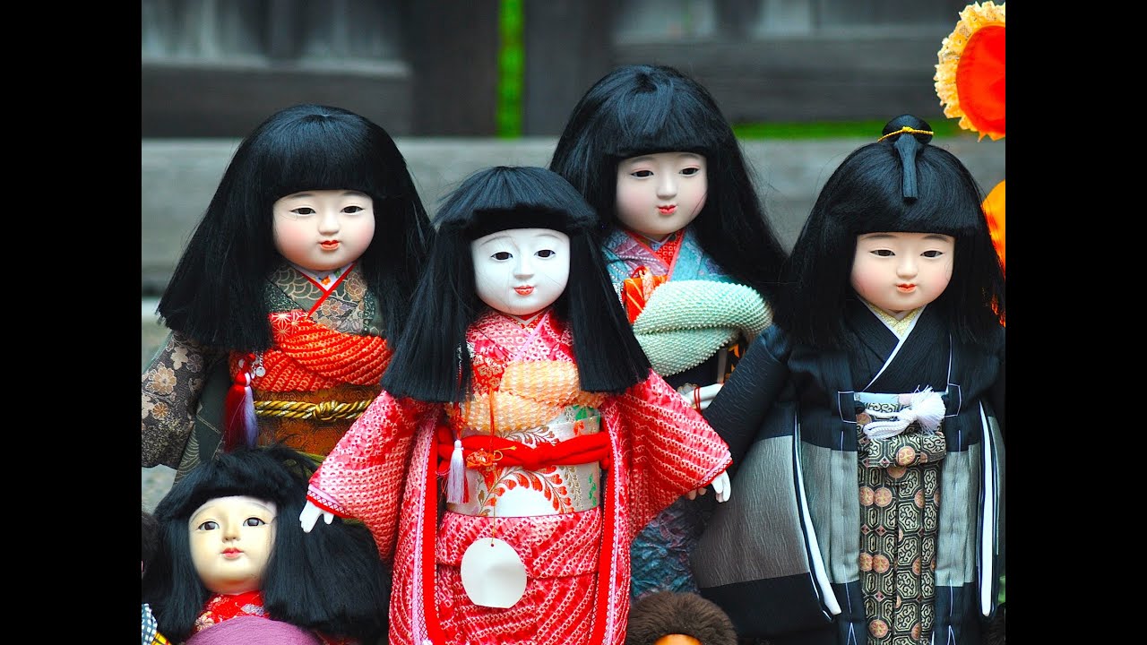 Japanese Doll Memorial with Geisha in Kyoto - Ningyo Kuyo 人形供養