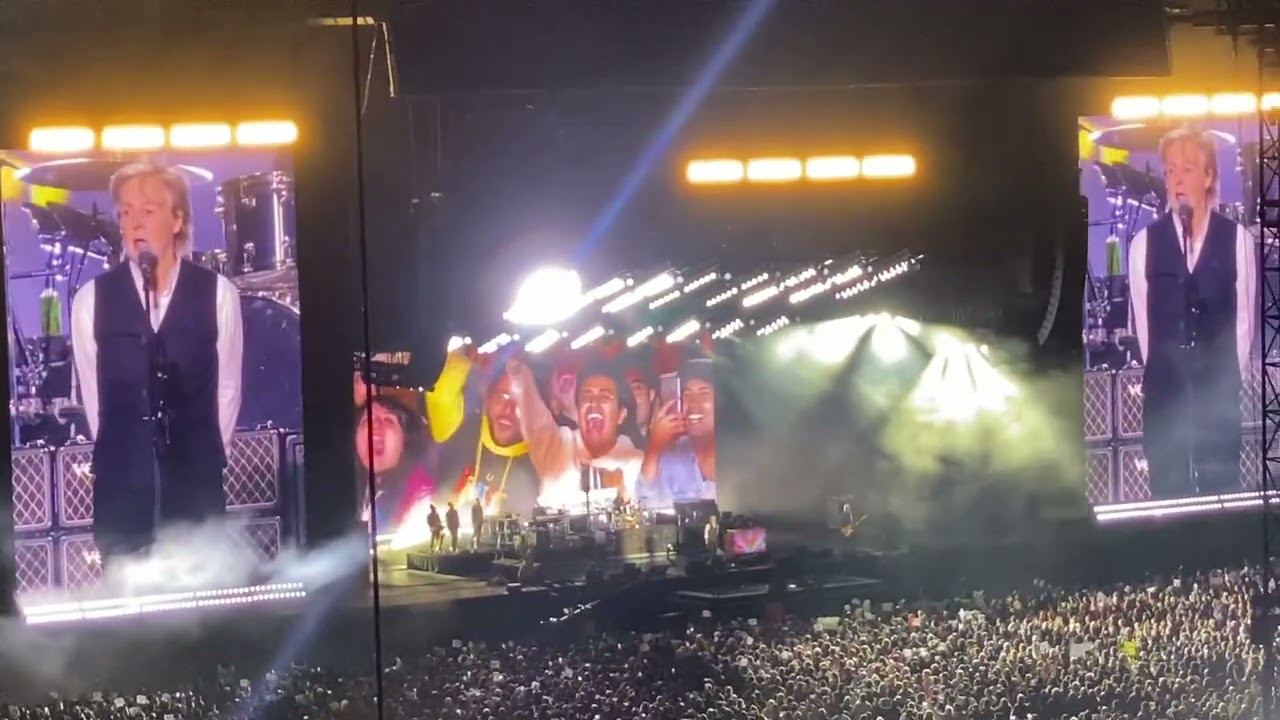 Miles de letreros “Na Na” en Hey Jude (Paul McCartney, Noviembre 14, 2024)