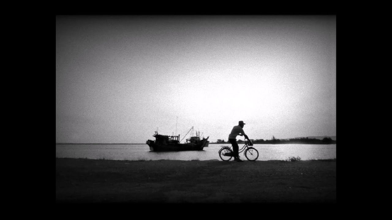 Black And White Photography With Grainy Film | POV Street Photography