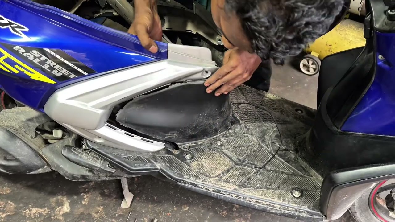 YAMAHA RAY ZR 125CC spark plug change and clean air filter change and clean ￼#yamaha #automobile