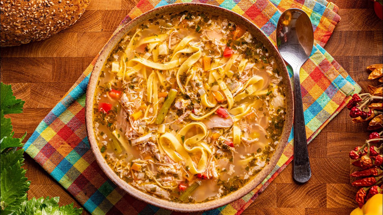 Borș de curcan cu tăiței de casă - Idei de rețete