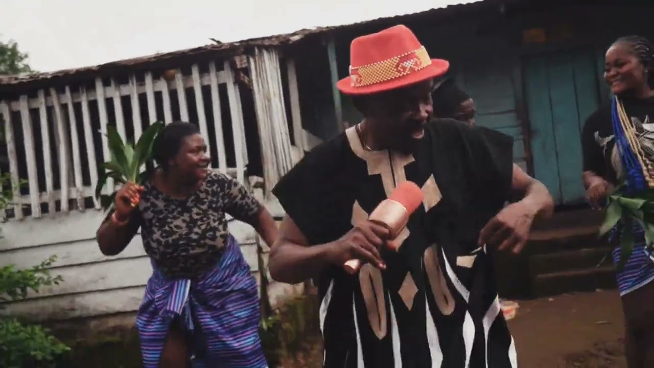 EL CHIC ECHONDONG AMUMBA  -MAMA CLAUDIA