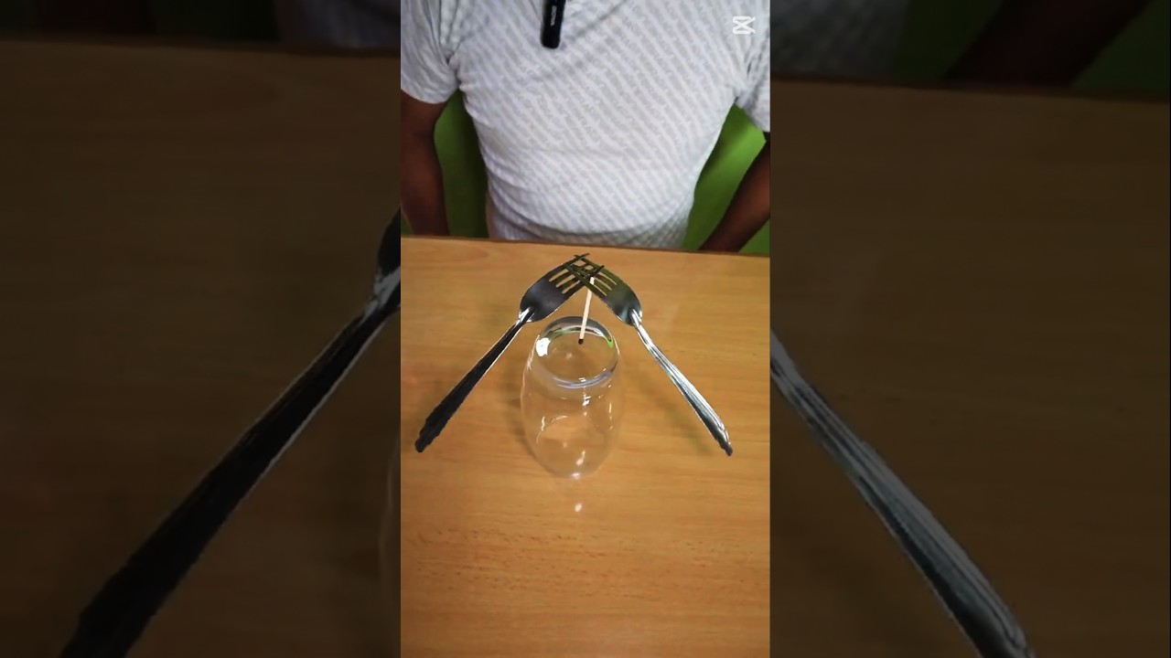 Experimento casero con tenedores y palito de f&oacute;sforo.