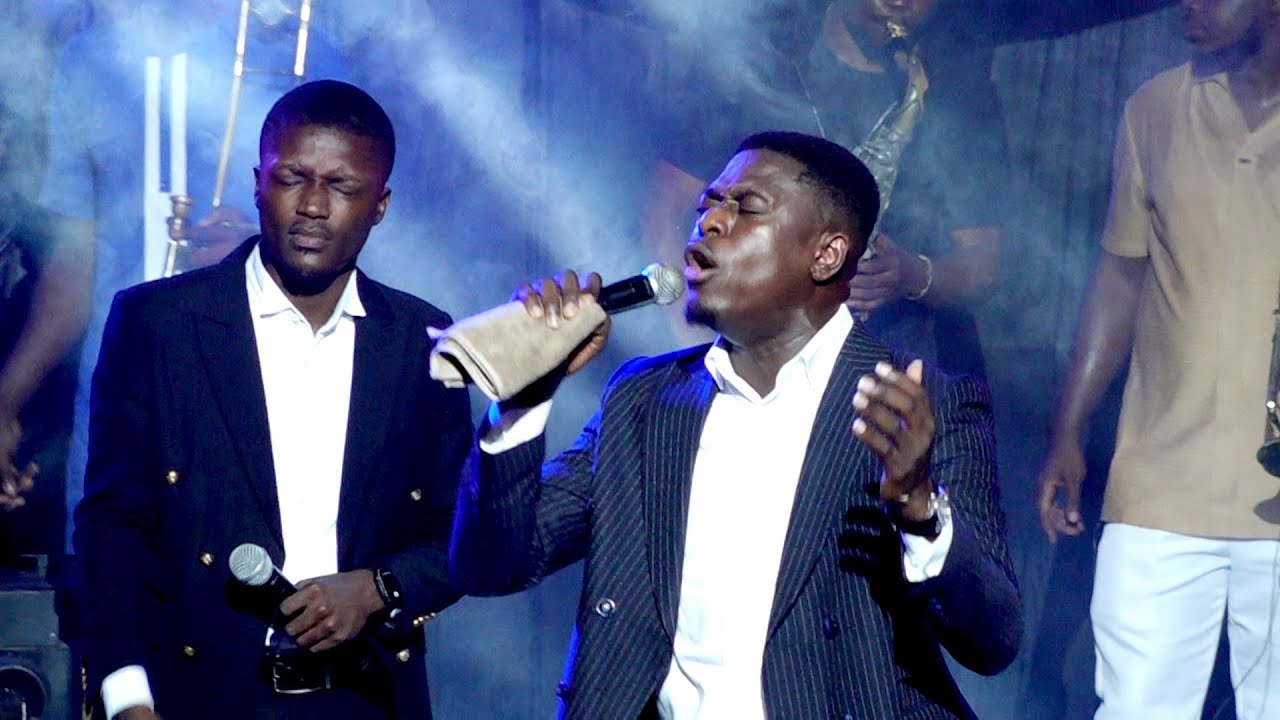 Kweku Teye&rsquo;s Pentecost Worship Songs Stirred Hearts into Powerful Worship at Flora Made by Grace.🔥🙏