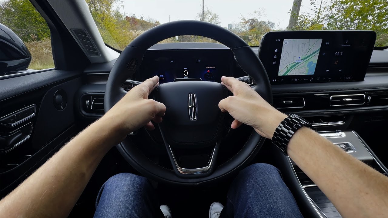 Steering Wheel and Cluster in the Lincoln Aviator (2025 model)