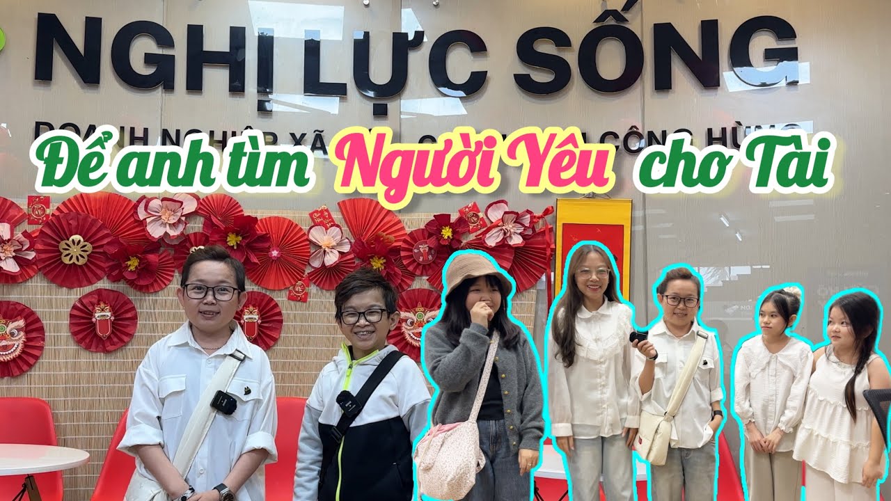 Thầy Gi&aacute;o T&iacute; Hon dẫn T&agrave;i T&iacute; Tẹo tham quan v&agrave; giao lưu với c&aacute;c bạn Trung T&acirc;m Nghị Lực Sống