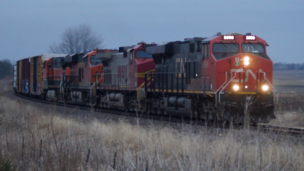 CN gevo leads manifest east of Polo, IL with Fakebonnet and H1 trailing!