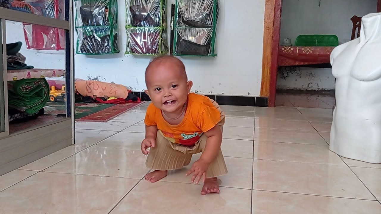 anak belajar jalan sering jatuh