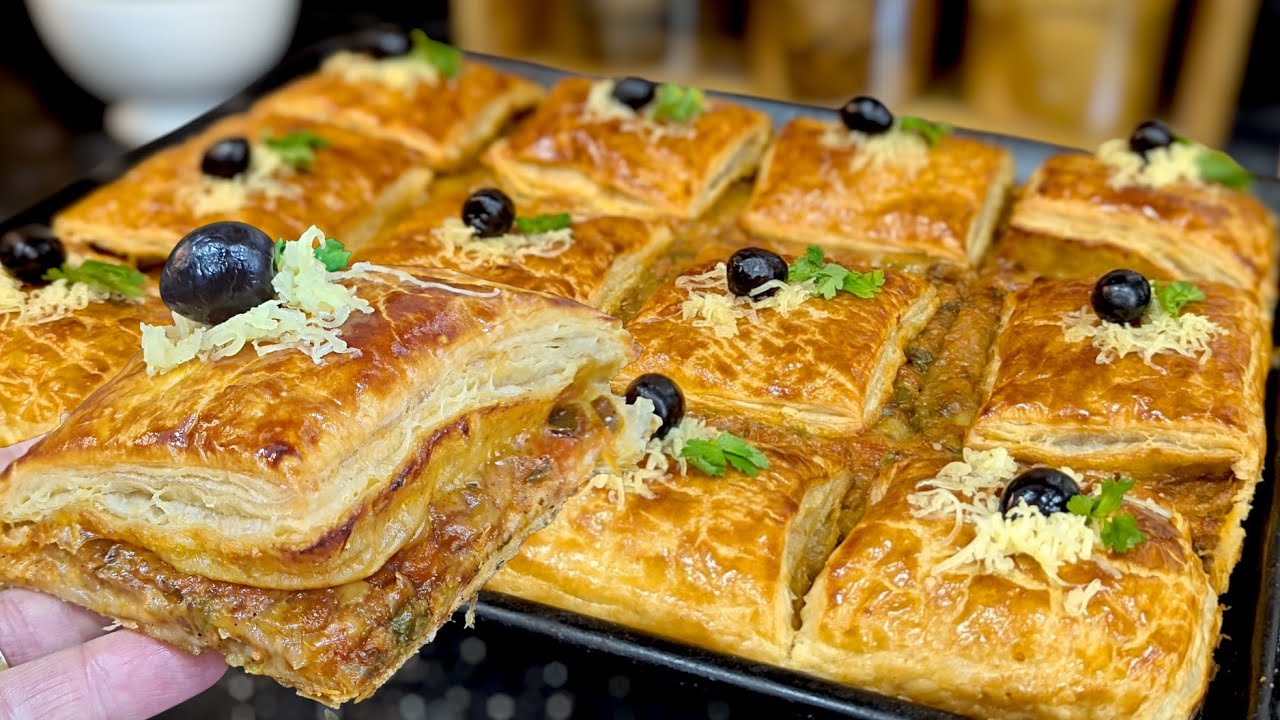 أصبحت وصفتي المعتمدة👍للمالح والحلو عجينة مورقة خفيفة وبنينة وسااااهلة💥ودرتلكم بيها أروع كوكا