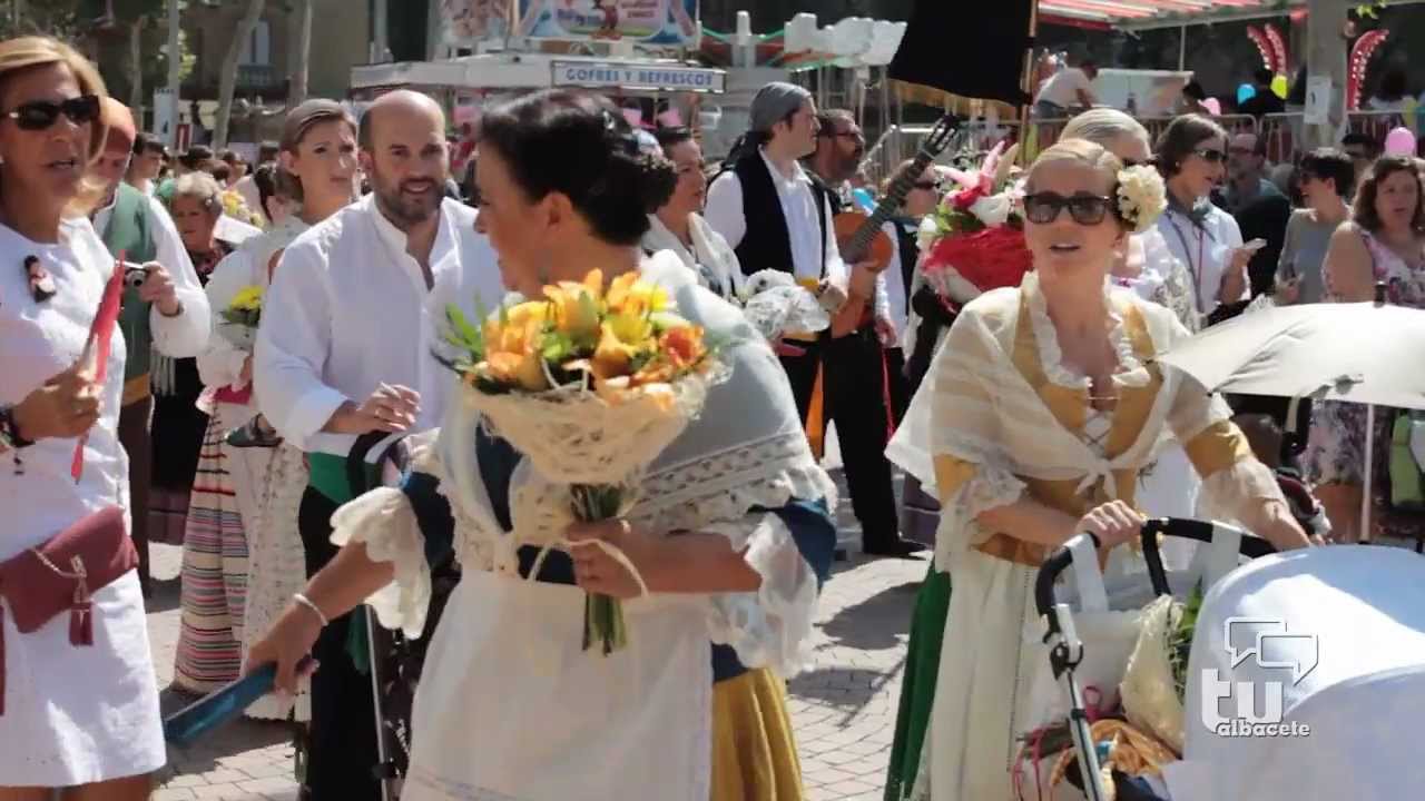 2012 - Ofrenda de flores de miles de albaceteños en honor a la Virgen de los Llanos