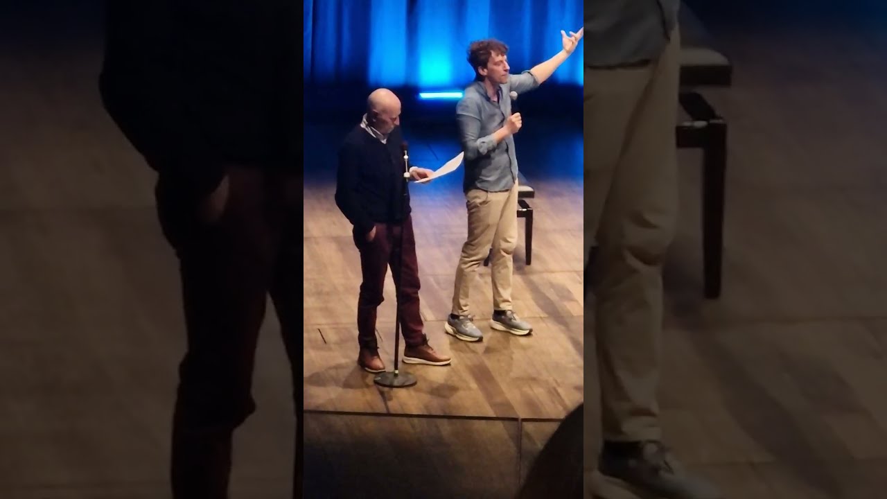 Teatro in lacrime per le risate: Maurizio Lastrico ad Aosta coinvolge il pubblico