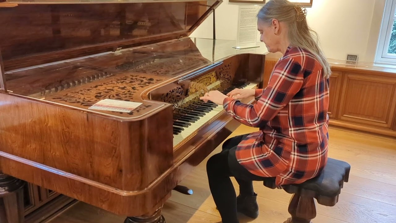 Table piano manufactured by Baumgarten & Heins in 1859. Brahms Museum, Hamburg.