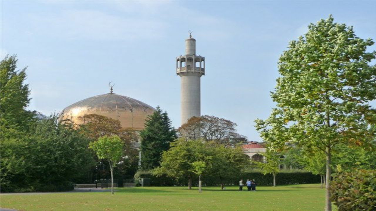 The London Central Mosque is Regent Park Mosque Islamic worship place.