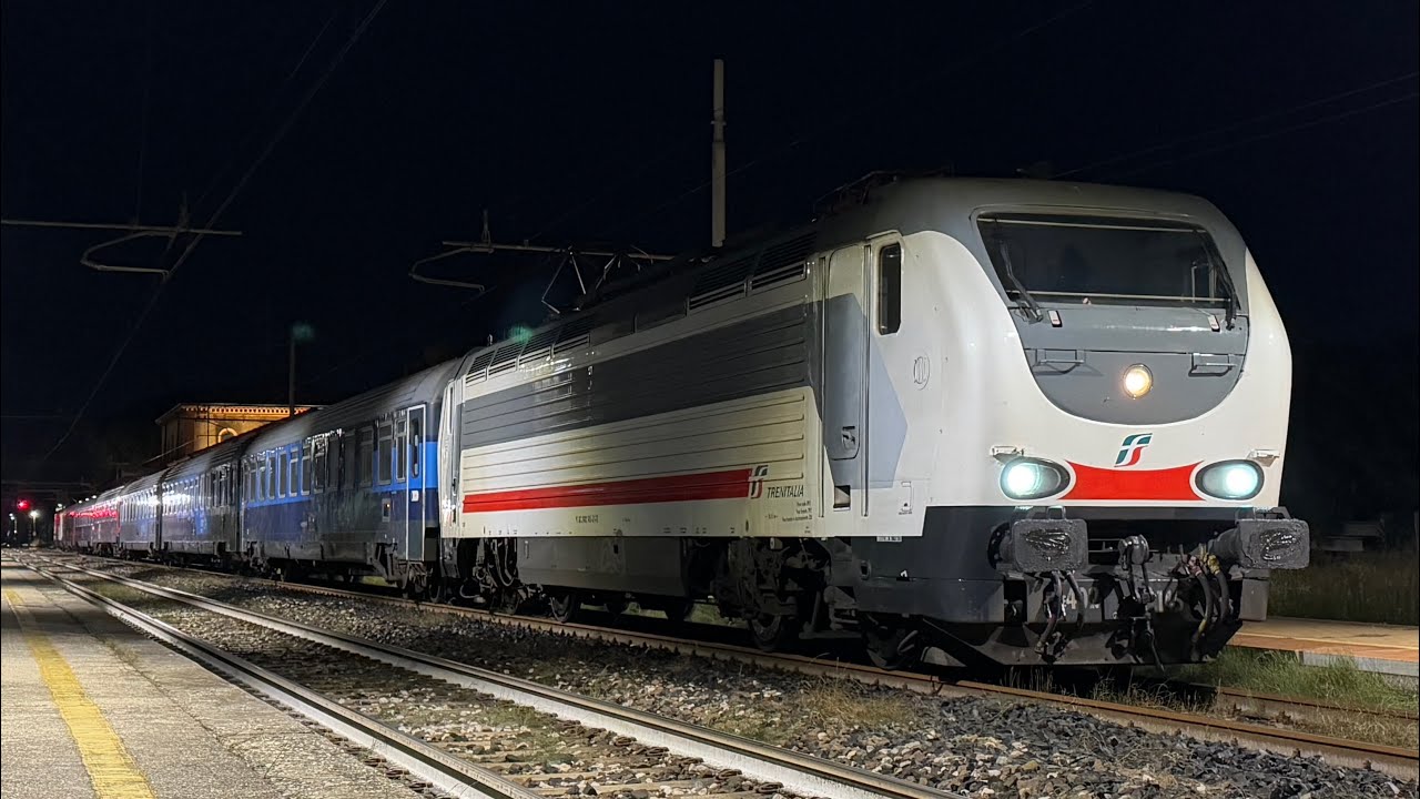 LA PRECEDENZA TRA DUE INTERCITY Notte DEVIATI su una linea a binario UNICO!