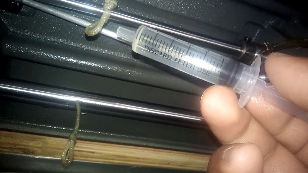 كيفية وضع الزيت لمكينة الخياطة واهم اماكن التزييت؟ How to add oil to a sewing machine