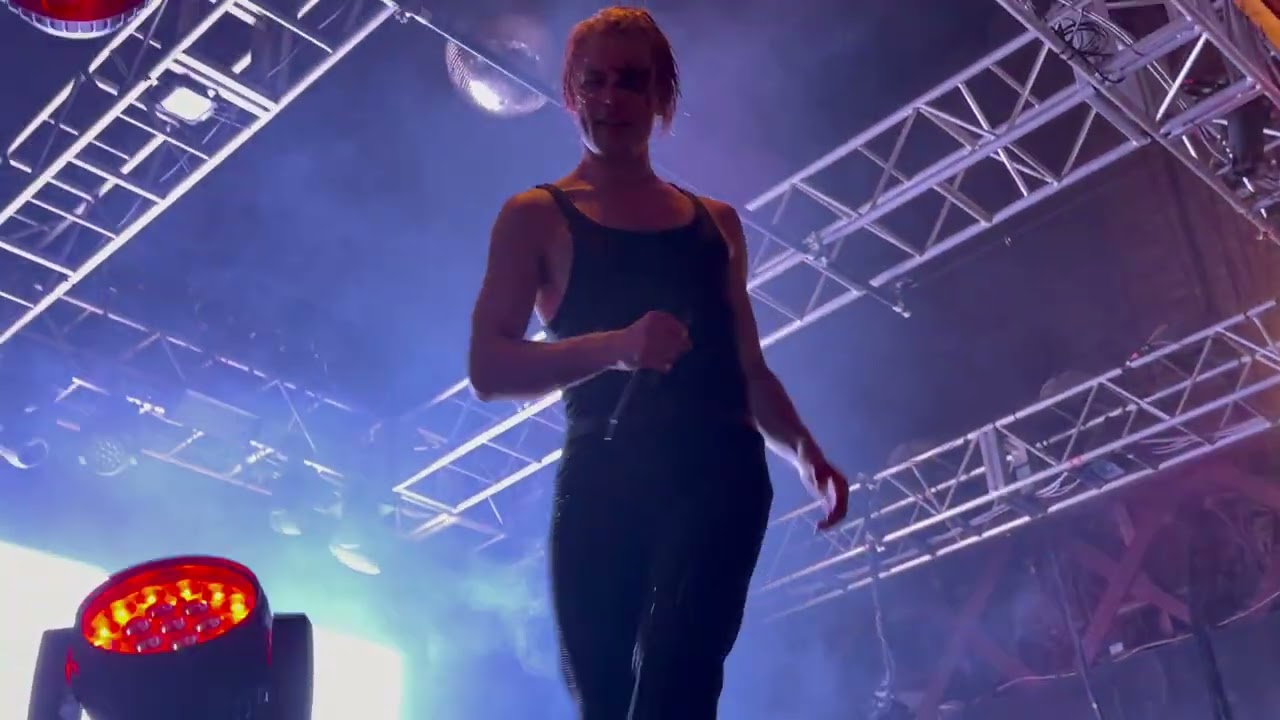 I See Stars violent bounce, live 2026