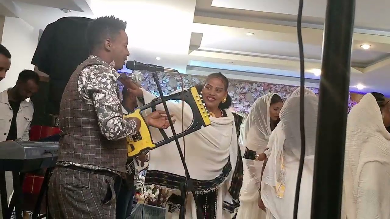 ድምፃዊ ወዲ ታረቀ ኣብ መርዓ