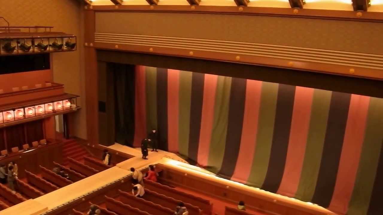 五代目歌舞伎座　一階から階段で三階席に行って着到を聞く