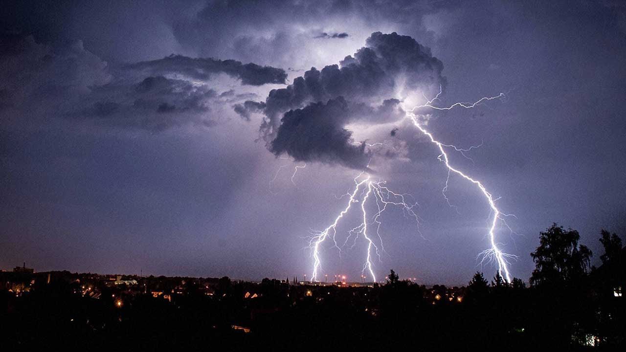 Lightning in Odisha kills 18 people, 15 injured | Oneindia News