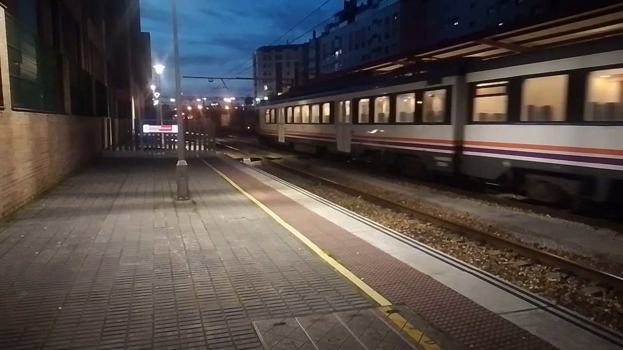 REX UT 440-247 destino Ponferrada entrando en la estación de Ponferrada 