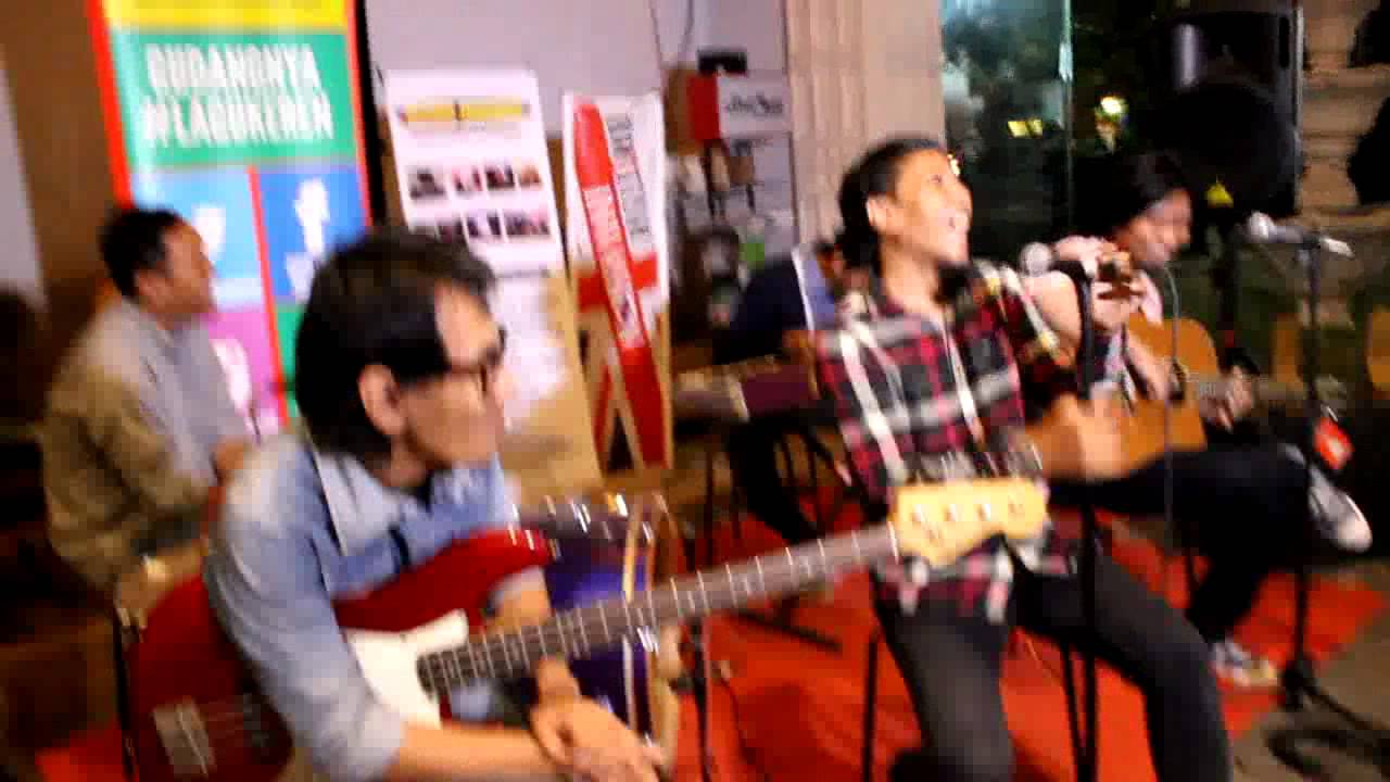 INDIEMOVEMENT #Eps2 APPLE'S in The Wonderland @DJFMSURABAYA