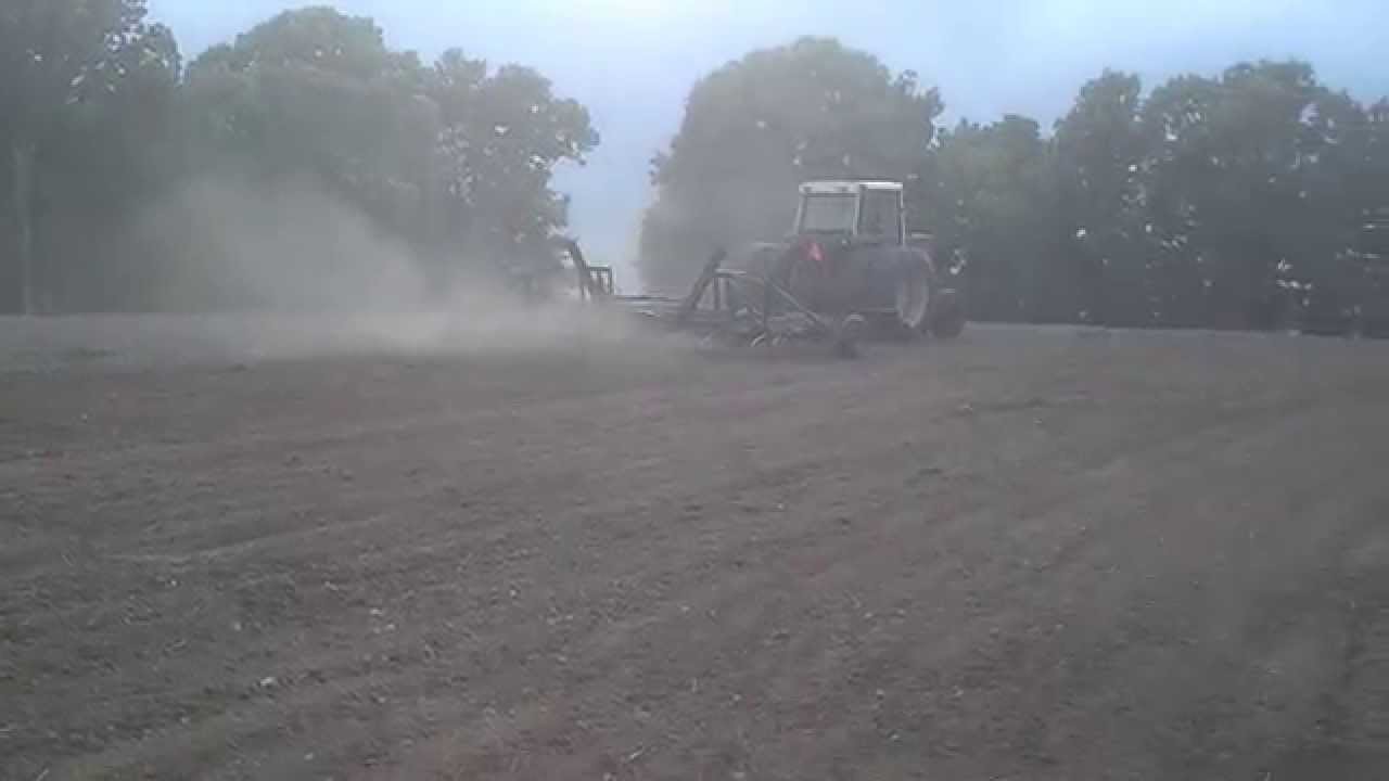 Ih 1586 and ih 45 vibrashank field cultivator