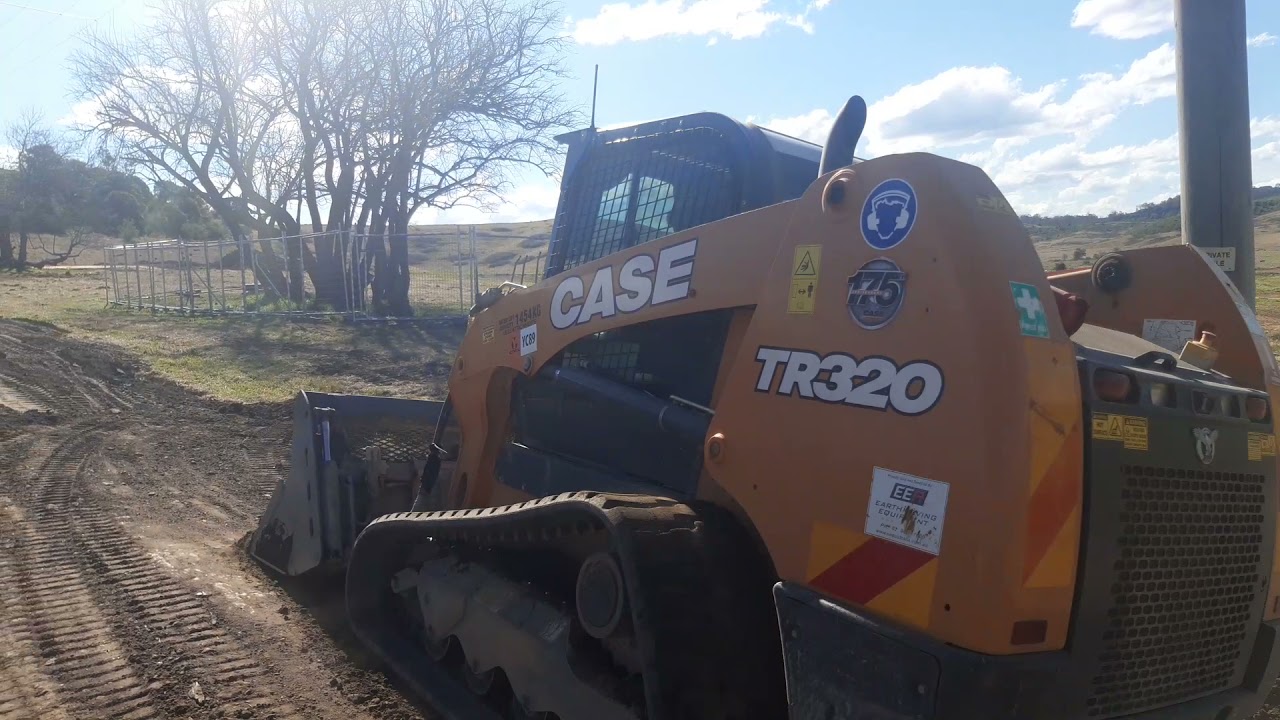 CASE TR320 POSI TRACK SPREADING TOPSOIL