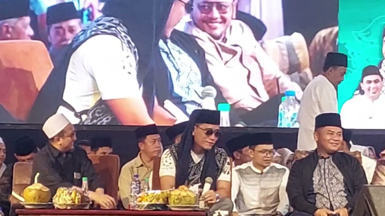 WALIKOTA TEGAL DI GOJLOG HABIS HABISAN OLEH GUS MIFTAH DI HAUL ABAH ENTUS KE 8 ....