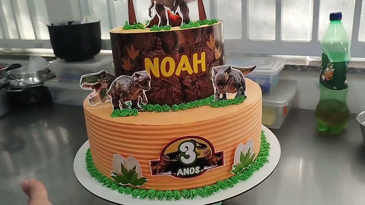 Bolo do tema dinossauros