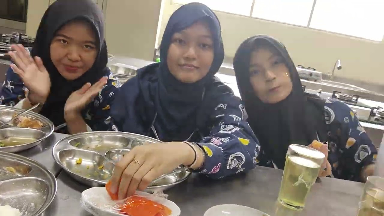 Mukbang MBG buatan kelompokku