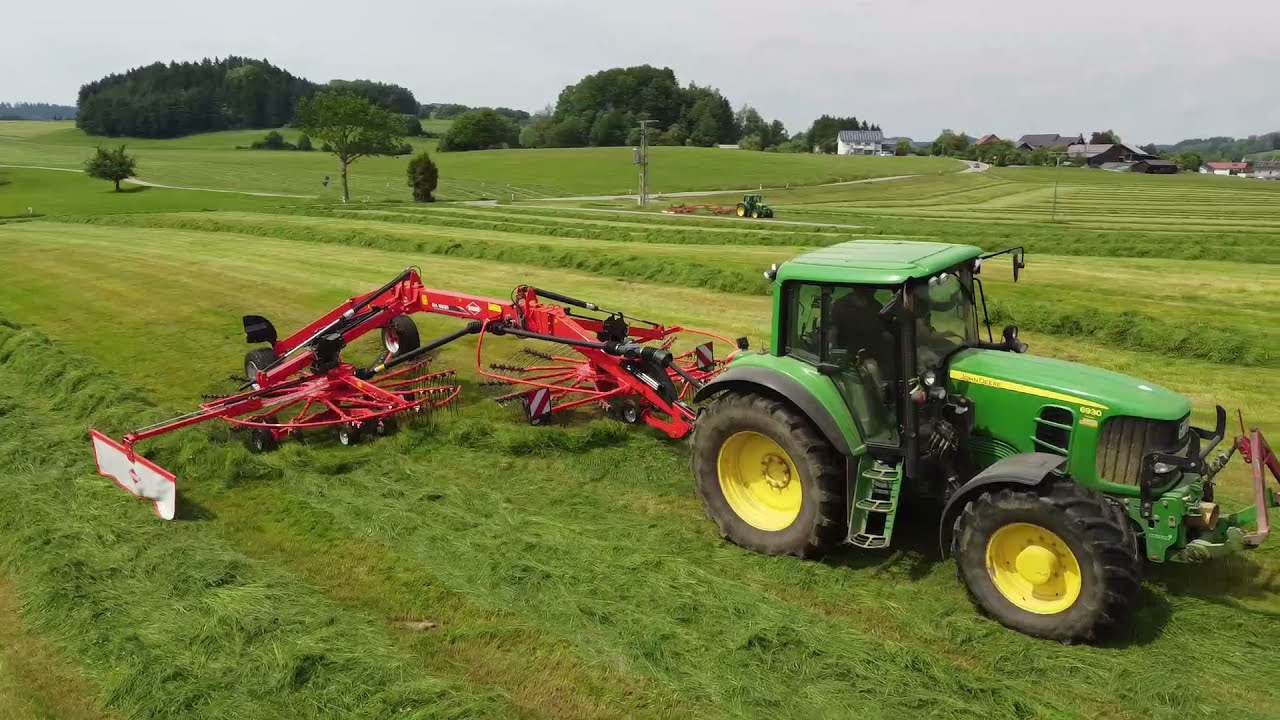 Kuhn GA 8830 Schwader mit John Deere