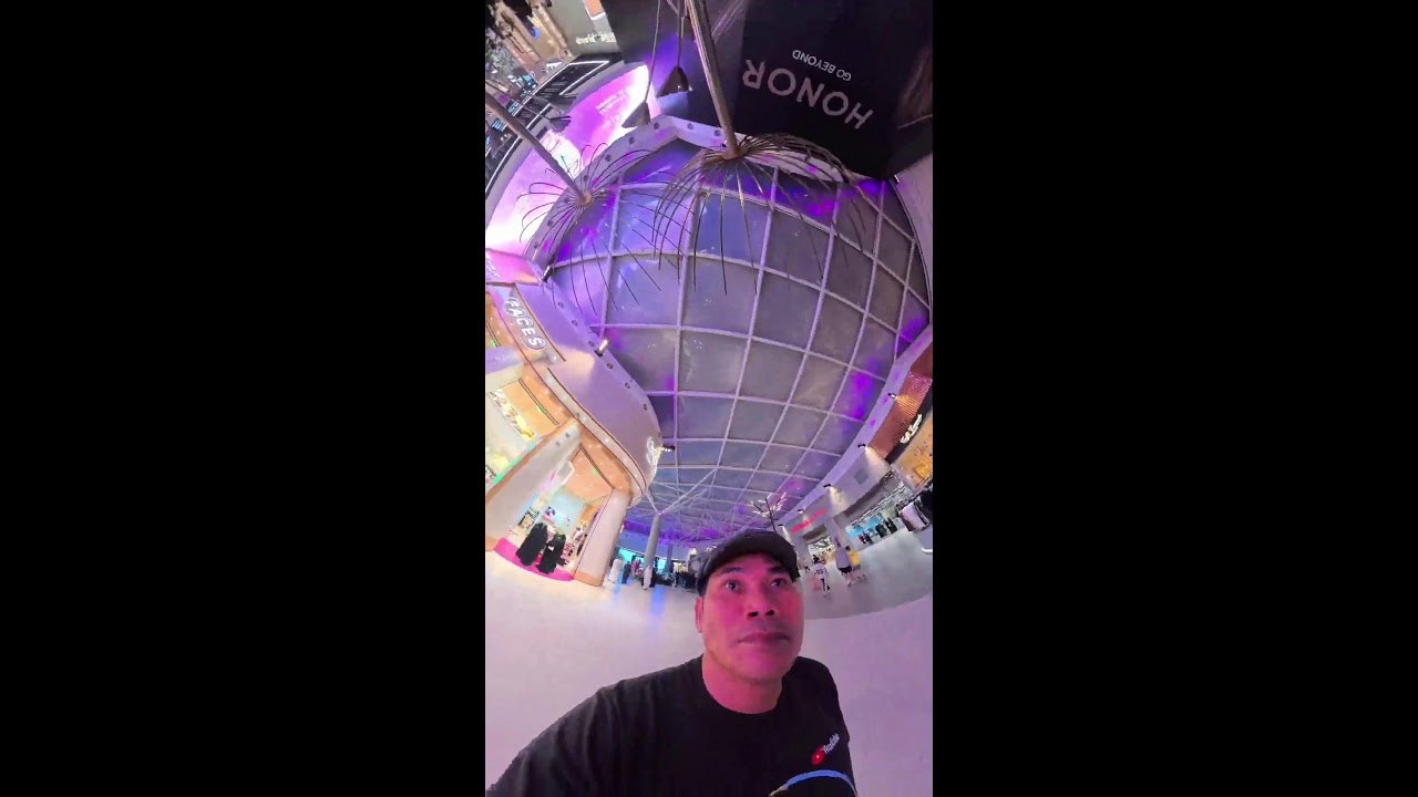 EXPLORING THE FANTASTIC  VILLAGE MALL IN JEDDAH #livestreaming #jeddah #live