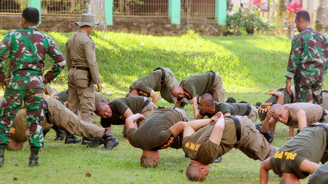 Seperti inilah Latihan & Pembinaan Personil Satpol PP Lambar oleh TNI