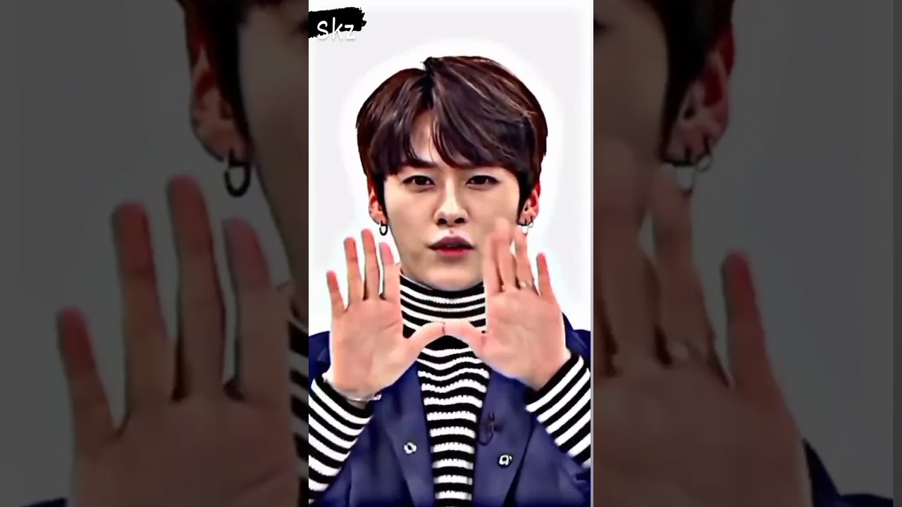 minho finger tutting on cheese #leeknow #leeminho #Straykids #chesse #skz  #bts_girl_sharan #Shorts