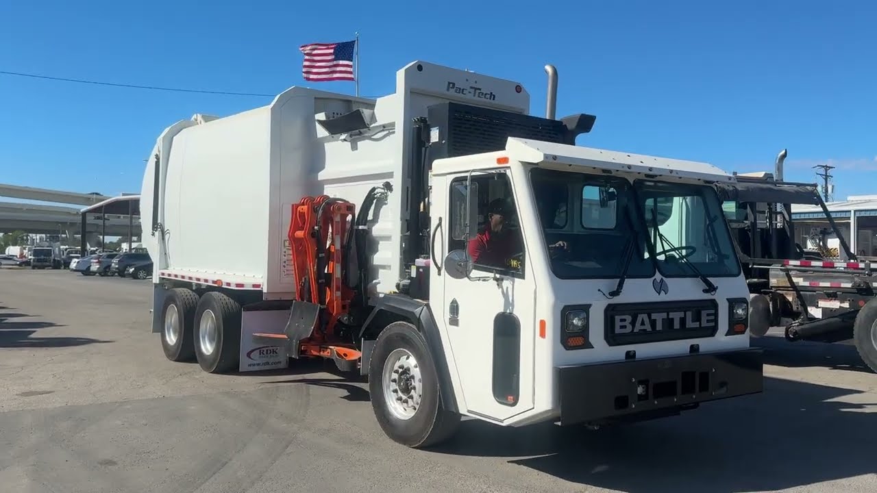 2025 Battle Motors LET 2 31 Yard Pac Tech Side Loader Garbage Truck - 109195