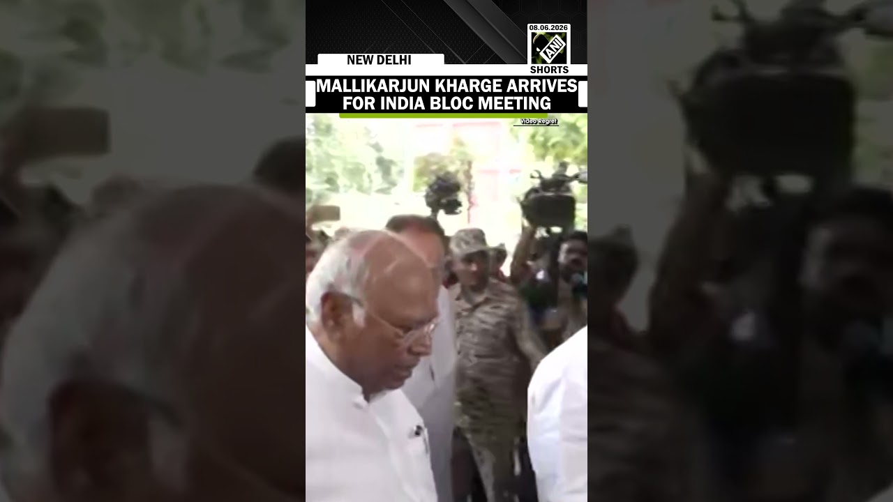 Congress Prez Mallikarjun Kharge arrives for INDIA bloc meeting at Constitution Club of India