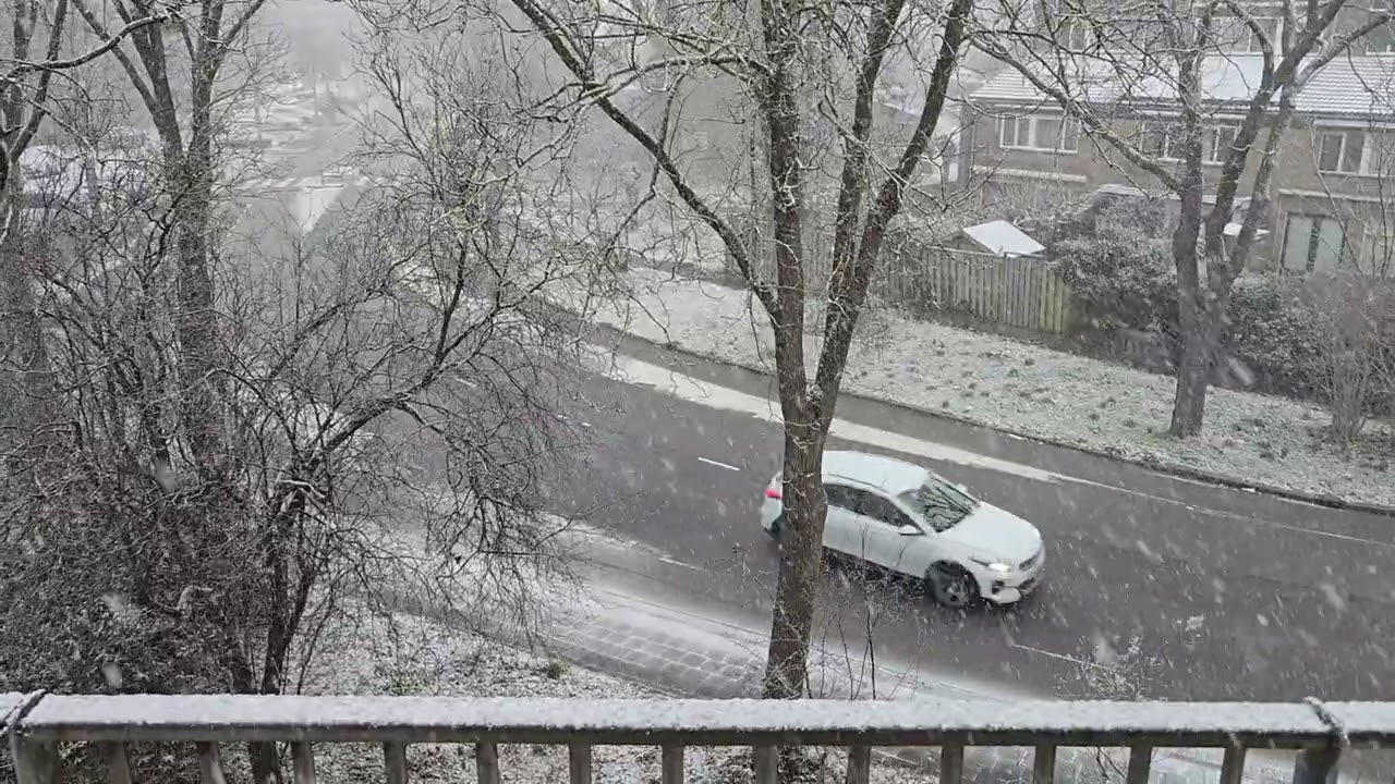 Snow in LEIDERDORP the Netherlands. Sunday 15-02-2026 time 16.55. Sansung S24 ultra.