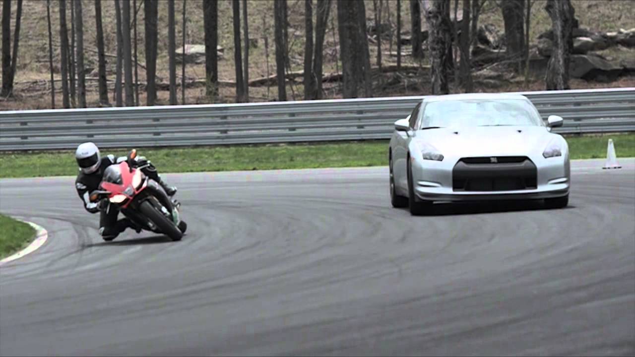 Aprilia RSV4 Factory APRC SE vs Nissan GT-R