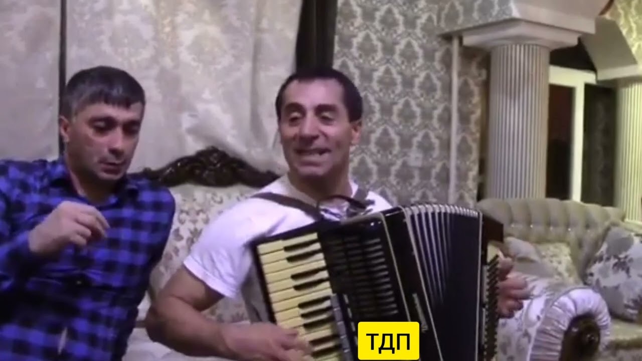 Живняк натуральный. Даргинская песня под гармошку. От души поет как всегда. Цудахарский диалект