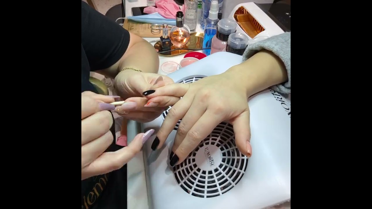 #nails #red #naildesign #gelnails 