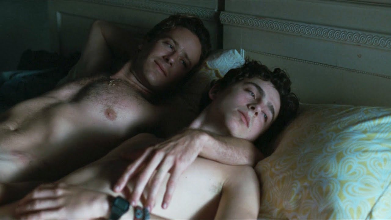 Teenager falls in love with his father's student, unable to contain his love, a brief summer romance
