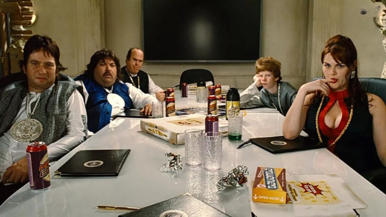 He accidentally travels 500 years into the future, where humans have the IQ of a monkey #movierecap