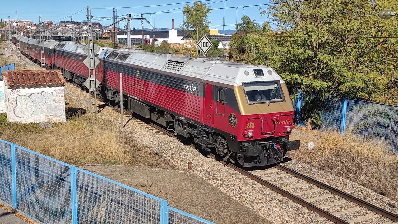 Al Andalus (333-405 + 333-406) destino Ávila saliendo de la estación de Astorga (León)