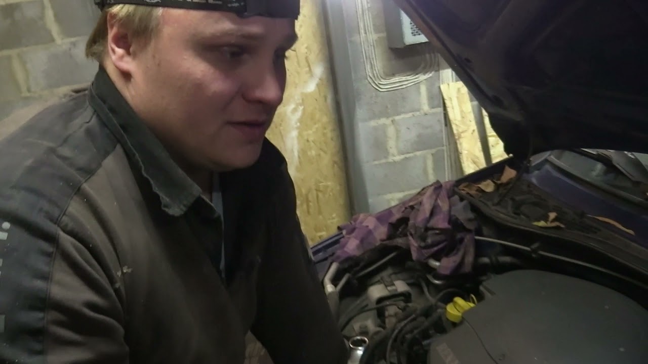 замена масла в двигателе на автомобиле (дача логан) Dacia Logan
