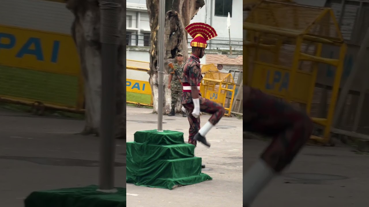 Soldiers Perform a Stunning High-Leg Drill That Amazes Visitors!&rdquo;