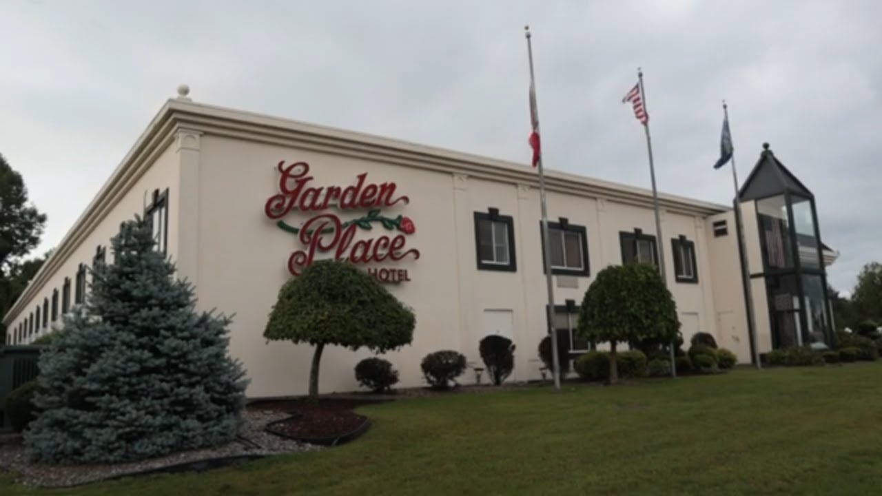Salvatore's The Garden Place Hotel - Williamsville/Buffalo, New York - Room Tour