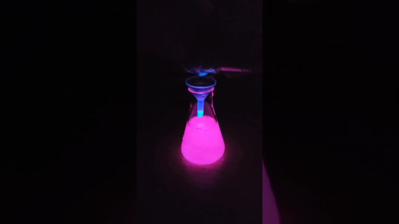Luminol chemiluminescence in addition of rhodamine